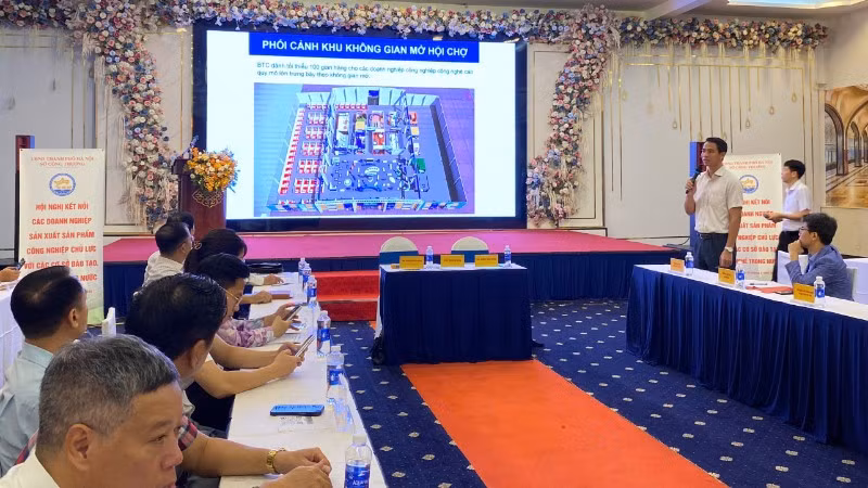 Đại diện Sở Công thương Hà Nội thông tin về sự kiện tại buổi họp báo.