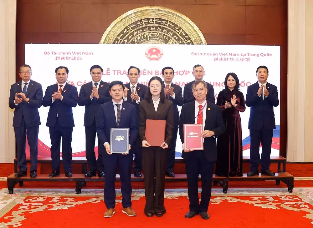 Lễ trao biên bản hợp tác giữa các doanh nghiệp Việt Nam-Trung Quốc. (Ảnh: Thống Nhất/TTXVN)
