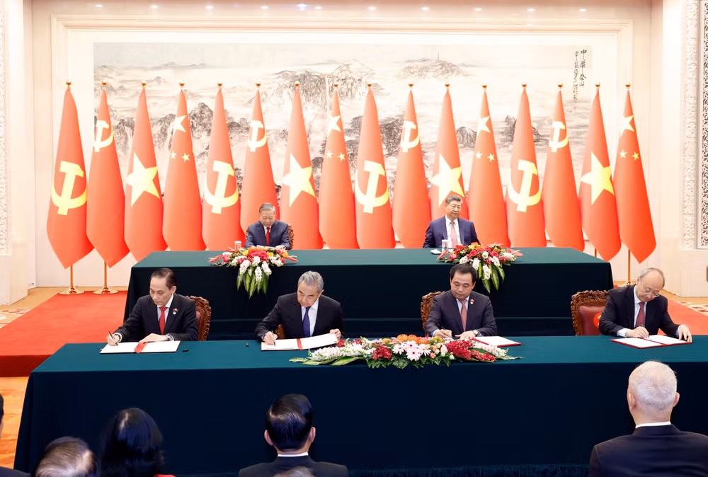 vna-potal-tong-bi-thu-chu-tich-nuoc-to-lam-va-tong-bi-thu-chu-tich-nuoc-tap-can-binh-chung-kien-le-ky-cac-van-kien-hop-tac-giua-hai-nuoc-8702424.jpg