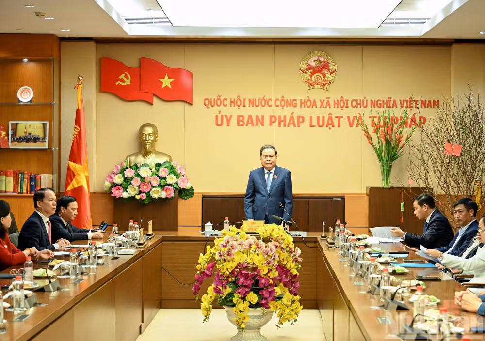 Chủ tịch Quốc hội Trần Thanh Mẫn phát biểu chúc Tết, giao nhiệm vụ cho Ủy ban Pháp luật và Tư pháp. (Ảnh: DUY LINH)