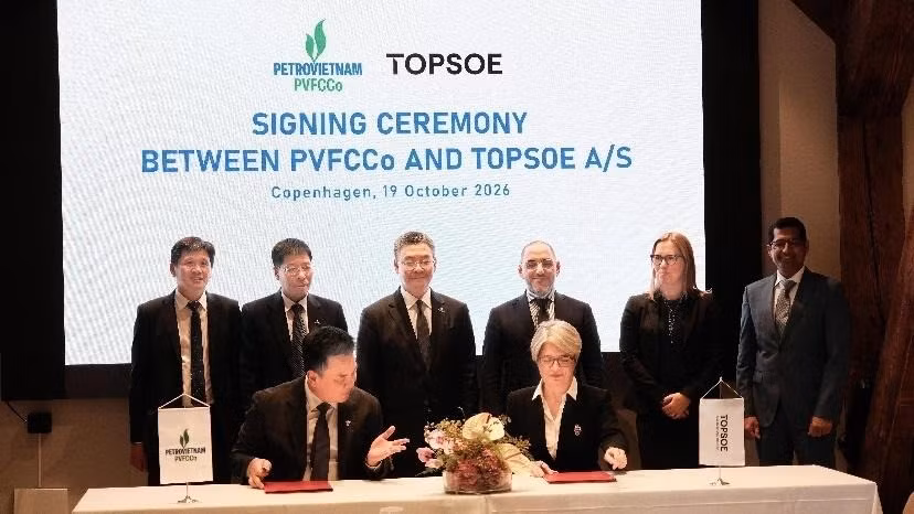 Đại diện PVFCCo-Phú Mỹ và Topsoe ký kết Thỏa thuận Hợp tác. (Nguồn: Đạm Phú Mỹ)