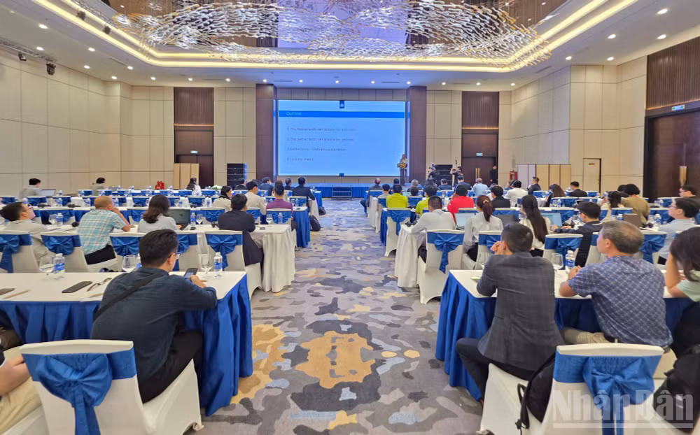 Hội nghị chuyên sâu ngành bán dẫn với chủ đề “Thúc đẩy ngành điện tử Việt Nam tiến vào kỷ nguyên mới”. (Ảnh: KIM DUNG)