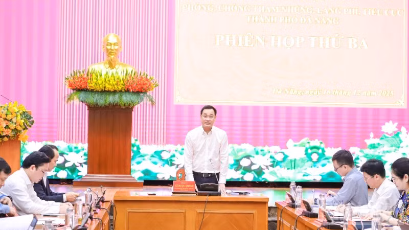 Đồng chí Lê Ngọc Quang phát biểu kết luận phiên họp. (Ảnh: ANH ĐÀO)