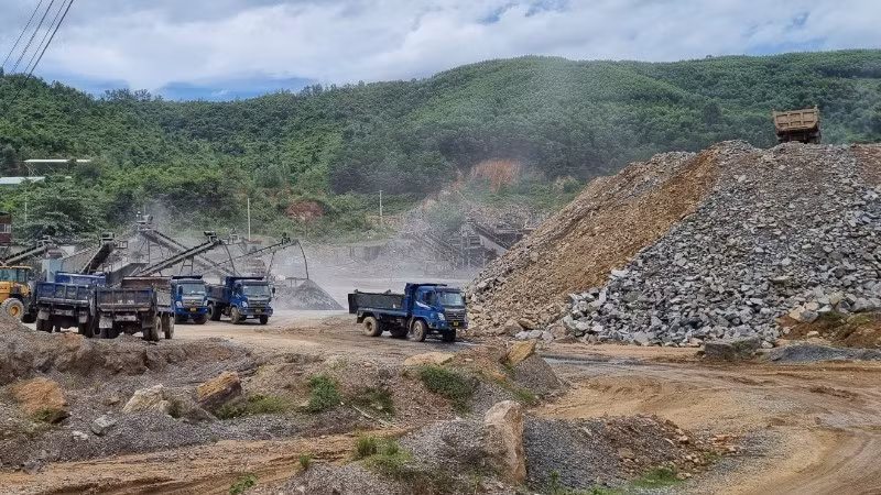 Khai thác khoáng sản tại mỏ Suối Mơ II.
