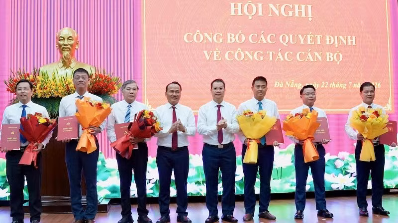 Thành ủy Đà Nẵng công bố các quyết định điều động, bổ nhiệm cán bộ.