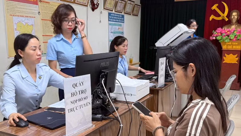 Mô hình “Điểm phục vụ hành chính công cộng đồng” tại phòng sinh hoạt cộng đồng Khu đô thị Đại Thanh (Hà Nội).