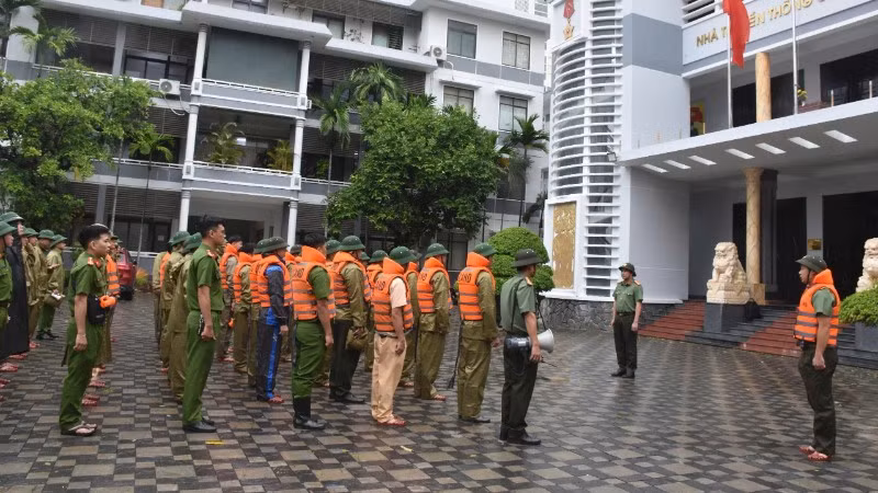 Công an thành phố Đà Nẵng tổ chức Lễ xuất quân lực lượng thanh niên xung kích tham gia hỗ trợ nhân dân phòng, chống bão số 12.