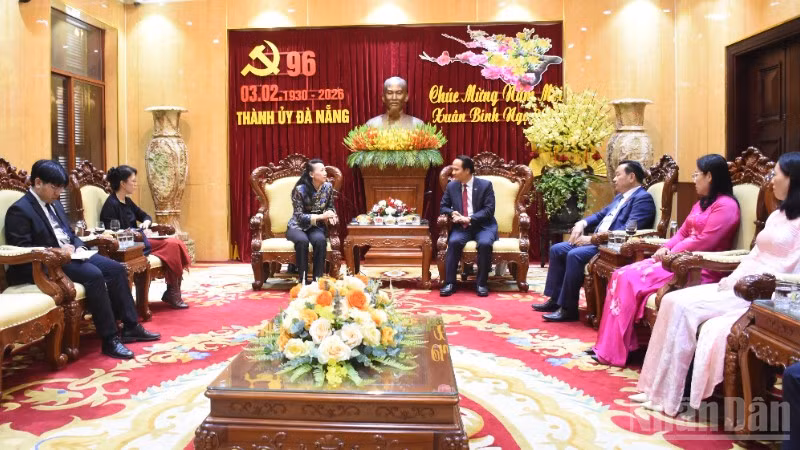 Thường trực Thành ủy Đà Nẵng tiếp Đoàn Tổng Lãnh sự Trung Quốc tại Đà Nẵng.