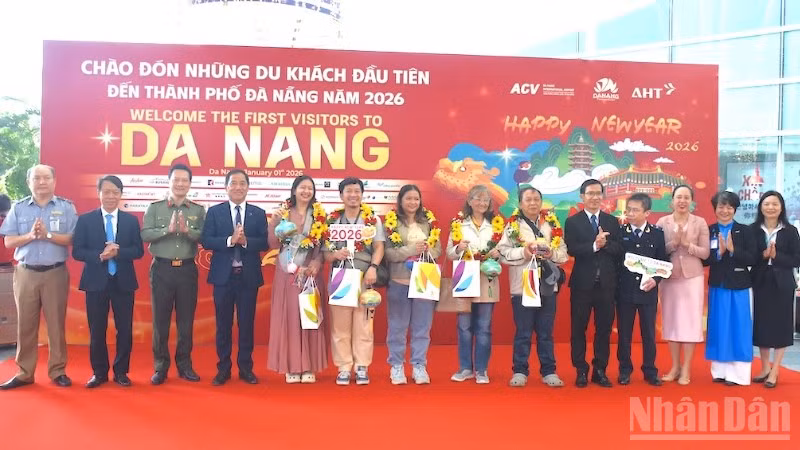 Đà Nẵng đón những chuyến bay đầu tiên "xông đất" ngành du lịch trong năm mới 2026. (Ảnh: ANH ĐÀO)