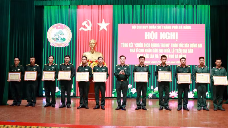 Bộ Chỉ huy Quân sự thành phố Đà Nẵng tặng Giấy khen 4 tập thể, 13 cá nhân có thành tích xuất sắc trong "Chiến dịch Quang Trung".