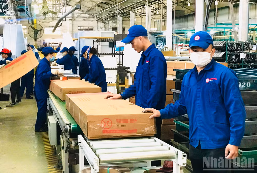 Logistics mạnh khi dòng hàng hóa được kết nối. (Ảnh: KIM DUNG)