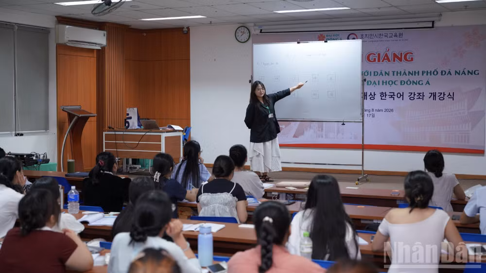 Đà Nẵng khai giảng khóa học tiếng Hàn miễn phí đầu tiên cho người dân. (Ảnh: ANH ĐÀO)