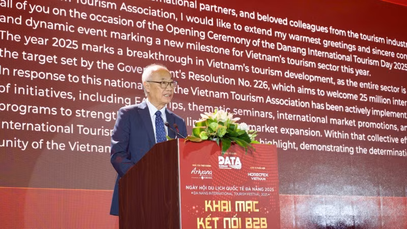 hinh-2-vu-the-binh-chu-tich-hiep-hoi-du-lich-viet-nam-mo-man-phat-bieu-khai-mac-tai-su-kien-3998.jpg