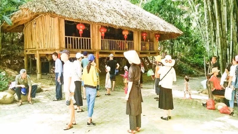 Bảo tồn văn hóa truyền thống, làng Thái Hải ở xã Tân Cương (Thái Nguyên) thu hút nhiều du khách tìm hiểu, trải nghiệm.