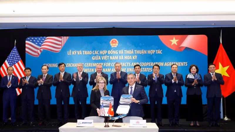 Vietnam Airlines ký kết mua 50 tàu bay thân hẹp Boeing 737-8 tại Washington, D.C. Hoa Kỳ dưới sự chứng kiến của Tổng Bí thư Tô Lâm và đoàn đại biểu cấp cao Việt Nam.