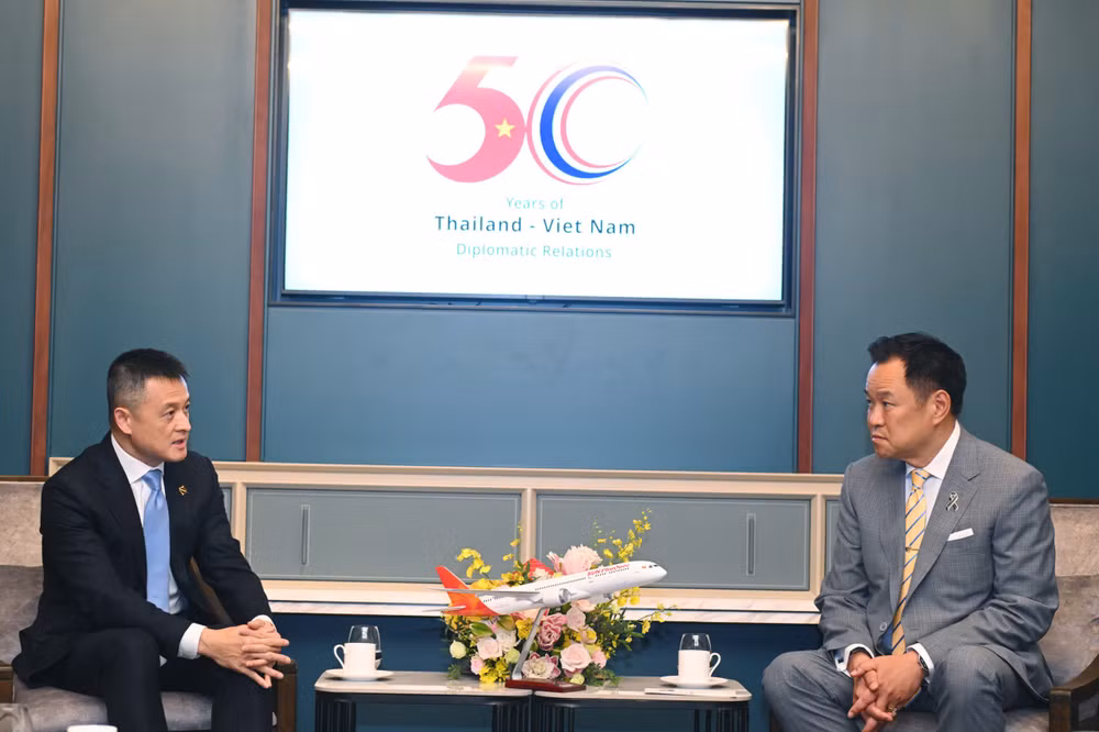 Thủ tướng Thái Lan Anutin Charnvirakul tại buổi gặp gỡ với lãnh đạo Tập đoàn Sun Group.