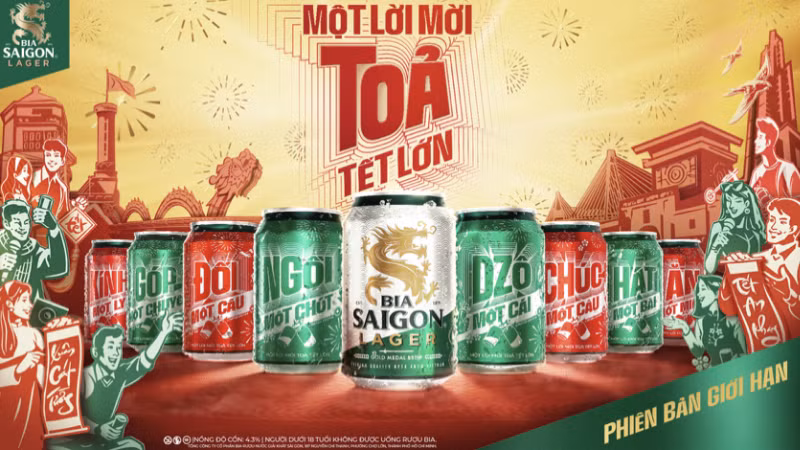 Bộ sưu tập giới hạn của Bia Saigon gồm 8 phiên bản lon, đại diện cho 8 cách gửi trao lời mời ngày Tết quen thuộc của người Việt.