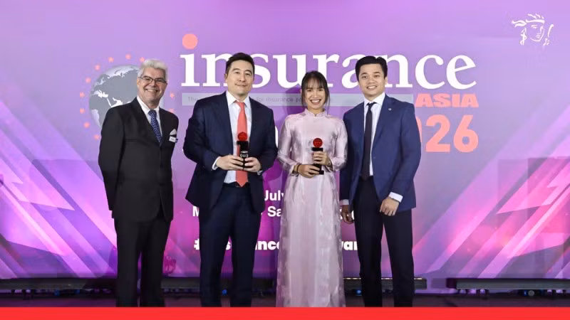 Đại diện Prudential Việt Nam nhận giải tại Insurance Asia Awards 2026.