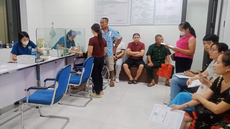 Người dân khám, chữa bệnh tại Bệnh viện Phạm Ngọc Thạch, tỉnh Thái Nguyên