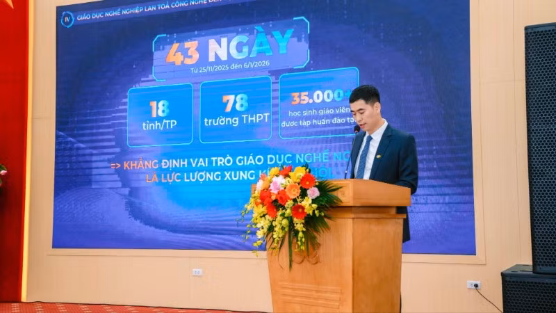 Ông Vũ Chí Thành, Hiệu trưởng Trường cao đẳng FPT Polytechnic chia sẻ kết quả bước đầu của Dự án "Xung kích số" và nhấn mạnh vai trò của cơ sở giáo dục trong việc phổ cập kỹ năng số cho người dân.