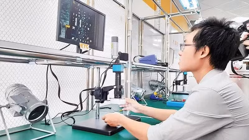 Đào tạo nguồn nhân lực bán dẫn tại Trung tâm điện tử và vi mạch bán dẫn-ESC, Khu Công nghệ cao Thành phố Hồ Chí Minh.