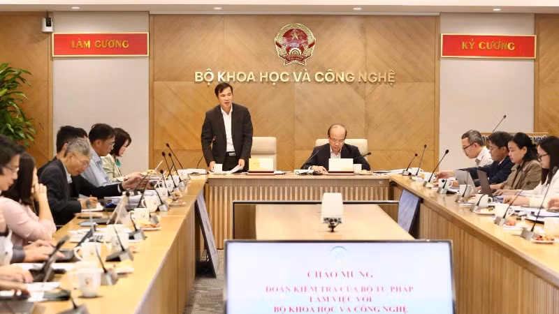 Quang cảnh buổi làm việc của Đoàn kiểm tra.