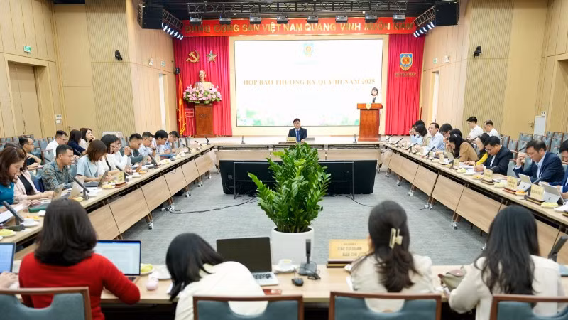 Chánh Văn phòng Bộ Tư pháp chủ trì họp báo.