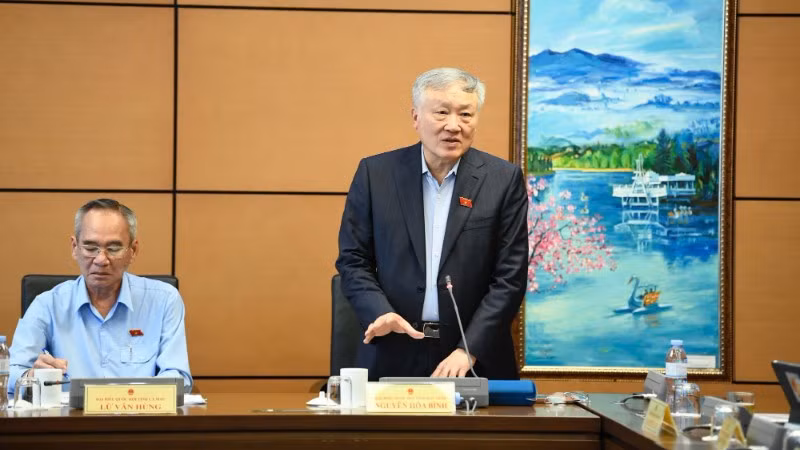 Phó Thủ tướng Thường trực Nguyễn Hòa Bình phát biểu tại tổ.