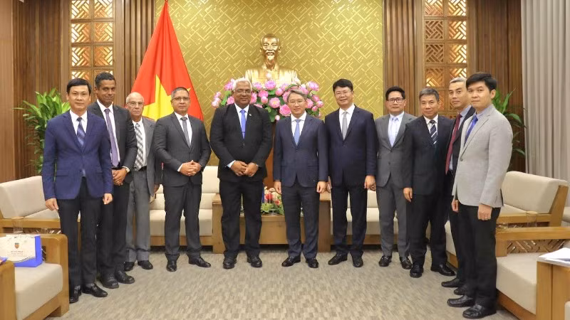 Lãnh đạo Bộ Tư pháp hai nước tại buổi tiếp.