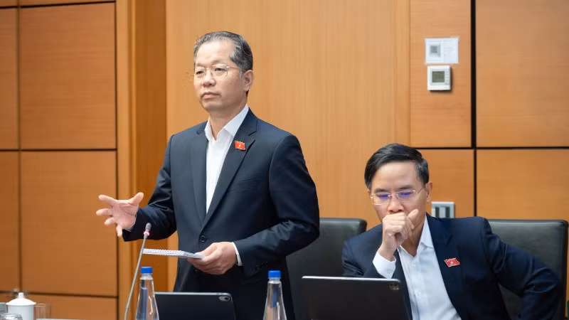 Chánh án Tòa án nhân dân tối cao Nguyễn Văn Quảng đóng góp ý kiến tại tổ.
