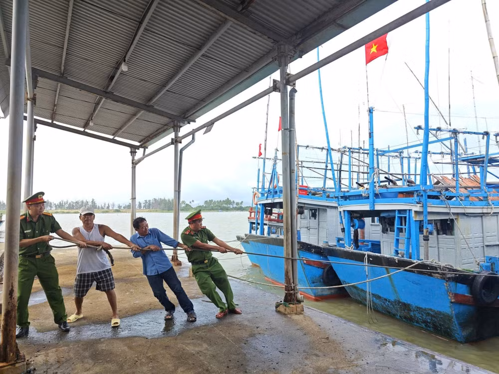 Các địa phương cần chủ động theo dõi chặt chẽ diễn biến thời tiết, hướng dẫn người dân đưa phương tiện vào nơi tránh trú ngay khi có yêu cầu. Ảnh: Đạt Đạt 