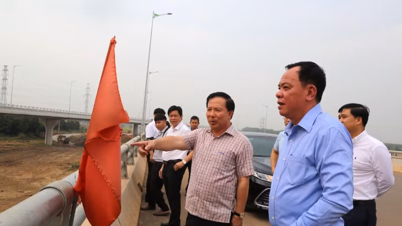 Lãnh đạo tỉnh Đồng Nai kiểm tra nút giao kết nối Quốc lộ 51 với sân bay Long Thành.