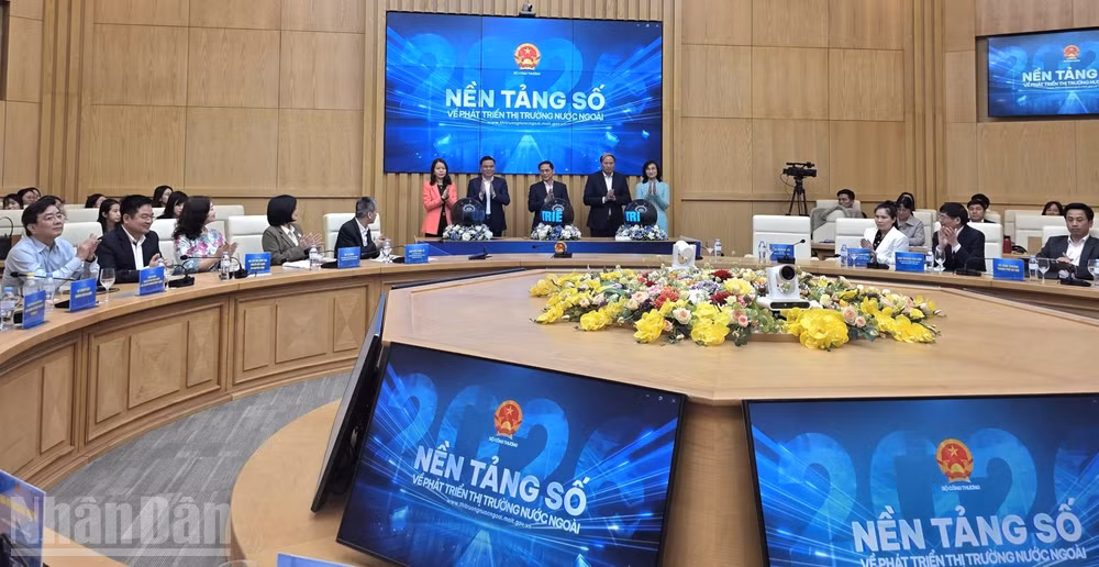 Bộ Công thương tổ chức lễ khai trương nền tảng số về phát triển thị trường nước ngoài.