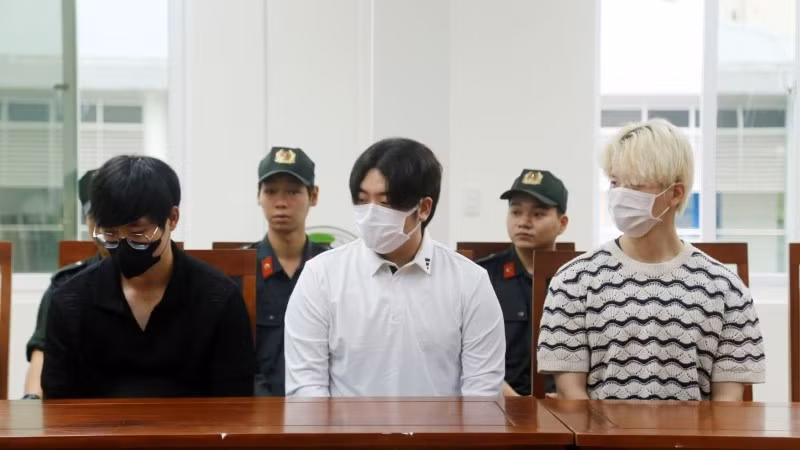 Nhóm người Hàn Quốc điều hành lừa đảo bị Interpol truy nã bắt tại Đà Nẵng. (Ảnh: Công an cung cấp)