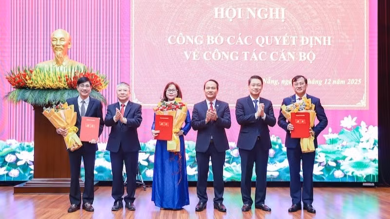 Thành ủy Đà Nẵng phân công, điều động nhiều cán bộ chủ chốt. 