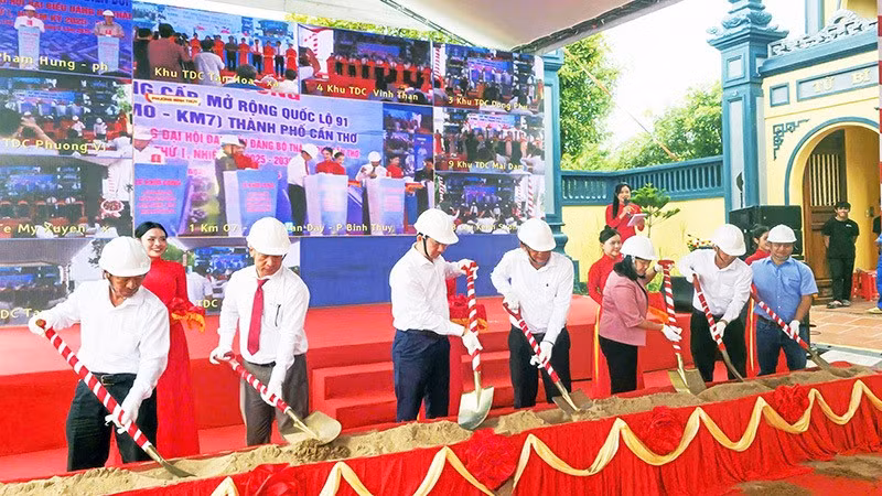 Khởi công công trình chào mừng Đại hội Đảng bộ thành phố Cần Thơ.
