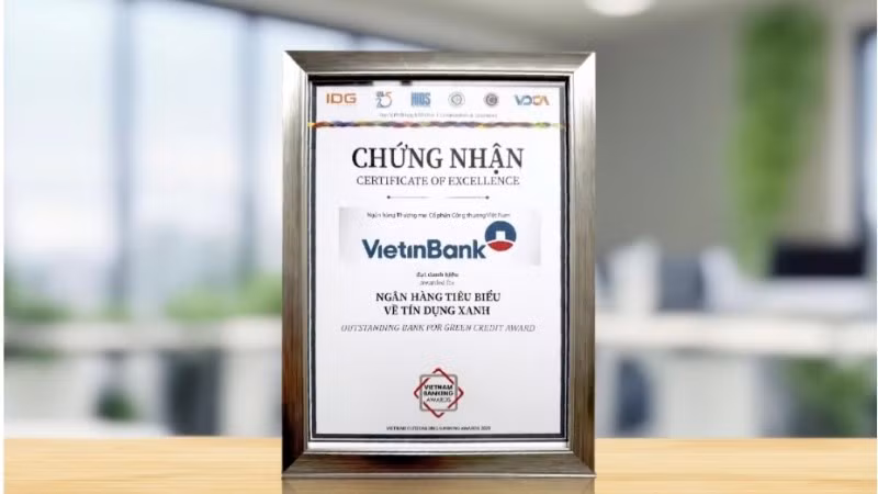 Tích cực thúc đẩy các giải pháp tài trợ cho lĩnh vực phát triển bền vững, VietinBank được bình chọn là Ngân hàng tiêu biểu về tín dụng xanh 2025.