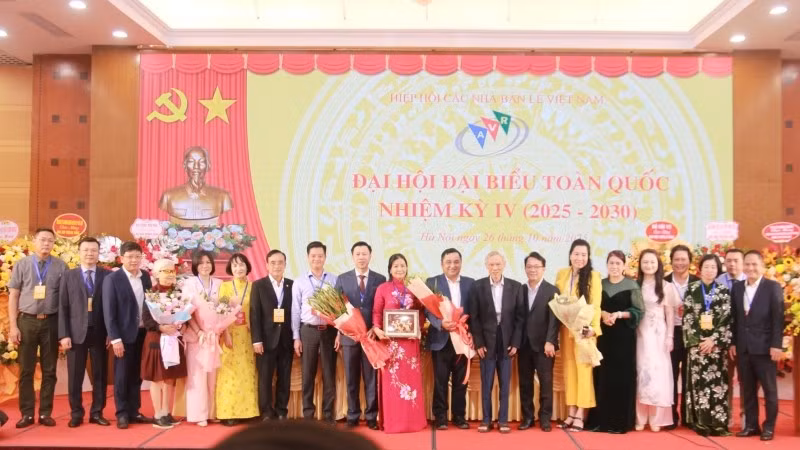 Ra mắt Ban chấp hành Hiệp hội Các nhà bán lẻ Việt Nam khóa IV, nhiệm kỳ 2025-2030.