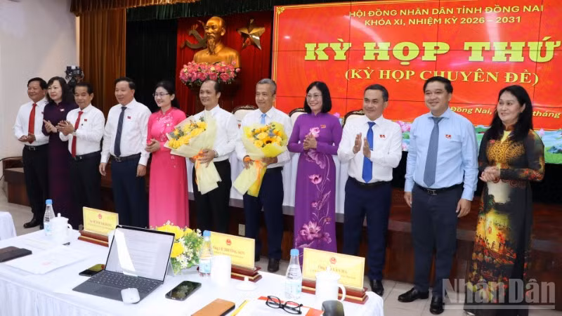 Các đồng chí trong Thường trực Tỉnh ủy, Hội đồng nhân dân, Ủy ban nhân dân tỉnh Đồng Nai chúc mừng ông Nguyễn Tuấn Anh và ông Nguyễn Minh Hoàng.