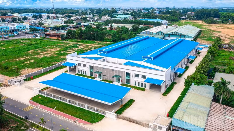 Một nhà máy ở Khu công nghiệp Thạnh Phú, phường Tân Triều, tỉnh Đồng Nai. Một trong những khu công nghiệp ở Đồng Nai đi vào hoạt động nhưng vẫn vướng mắc công tác giải phóng mặt bằng.