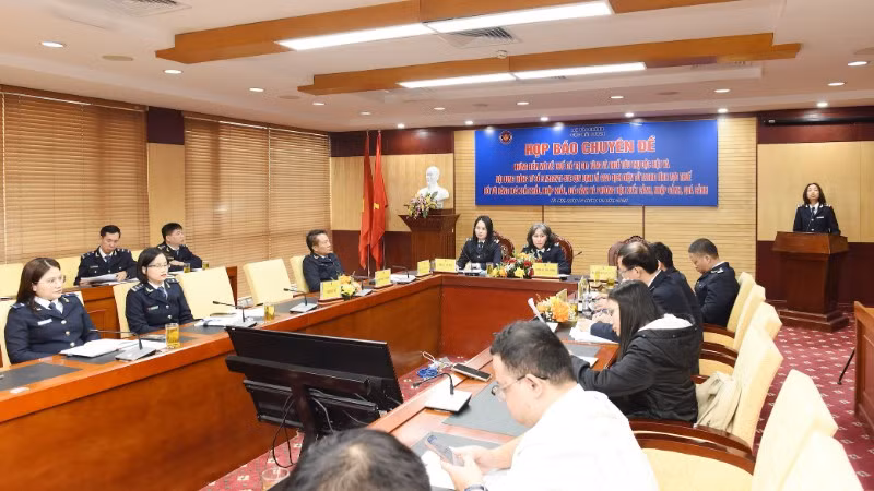Toàn cảnh buổi họp báo. 