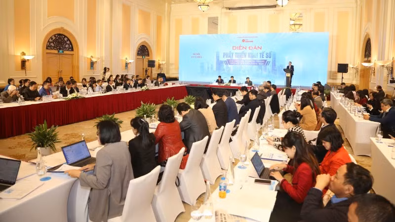 Toàn cảnh diễn đàn. 