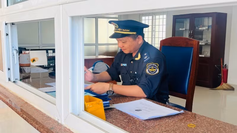 Ngành hải quan triển khai chính thức chức năng tự động phân công công chức kiểm tra hồ sơ trên hệ thống VNACCS/VCIS từ ngày 01/7/2025. (Ảnh: MINH PHƯƠNG)