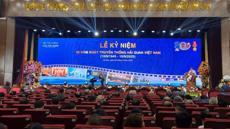 Toàn cảnh buổi lễ kỷ niệm 80 năm Ngày truyền thống Hải quan Việt Nam.
