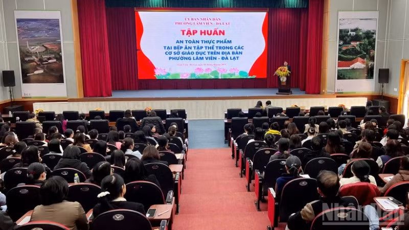 Quang cảnh tập huấn.