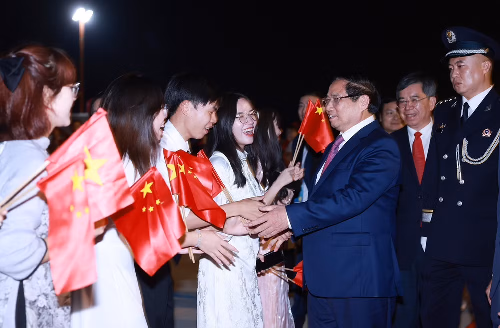 vna-potal-thu-tuong-bat-dau-chuyen-tham-du-hoi-nghi-thuong-dinh-to-chuc-hop-tac-thuong-hai-sco-2025-8245985.jpg