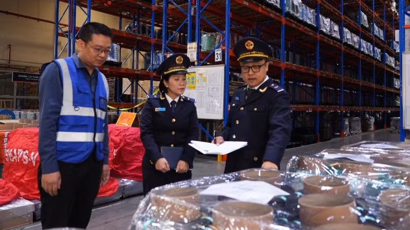 Hải quan Việt Nam vừa giữ vai trò “gác cửa” nền kinh tế, vừa góp phần đưa Việt Nam vào nhóm 25 nền kinh tế có quy mô thương mại lớn nhất thế giới.