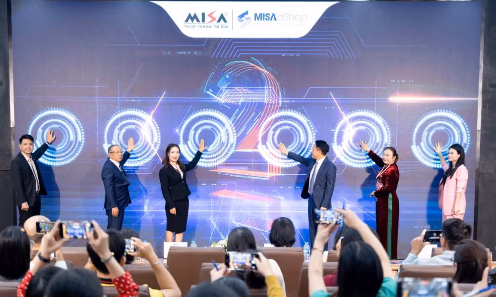 Lễ công bố chương trình Tặng miễn phí phần mềm cho 2 triệu hộ kinh doanh thực hiện xóa bỏ thuế khoán theo Nghị quyết 68-NQ/TW. 