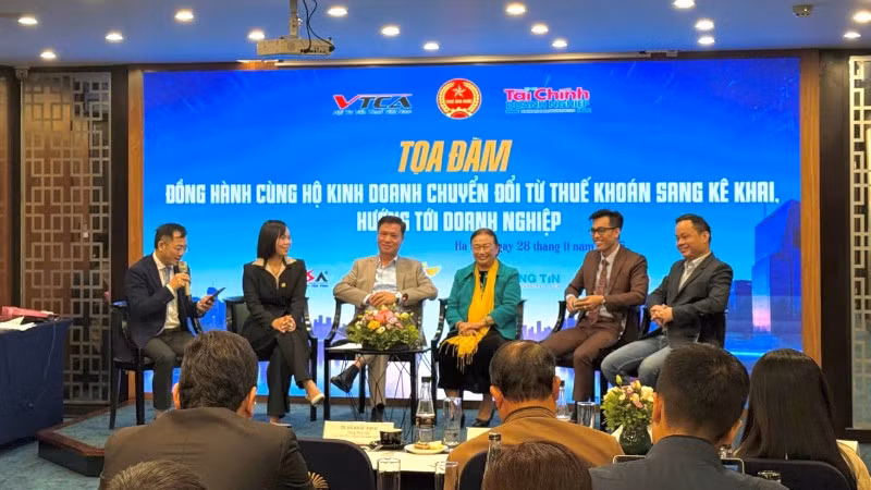 Các khách mời tham gia buổi tọa đàm. (Ảnh: MINH PHƯƠNG)
