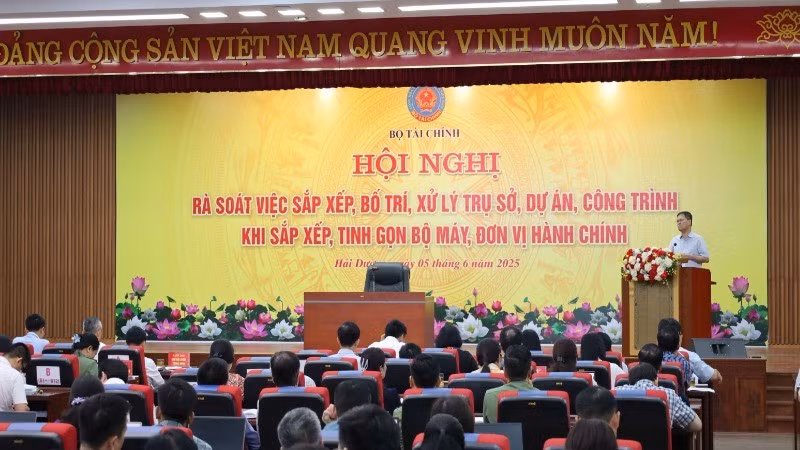 Bộ Tài chính đã tổ chức các đoàn công tác liên ngành làm việc trực tiếp với địa phương để nắm bắt tình hình triển khai phương án xử lý tài sản sau sắp xếp tổ chức bộ máy, đơn vị hành chính các cấp. (Ảnh: MINH PHƯƠNG)